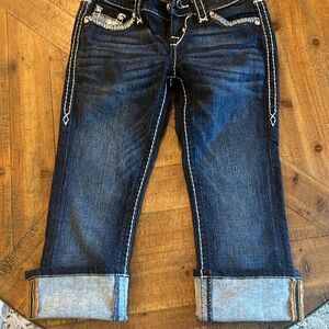 ROCK REVIVAL ROUX Crops, low rise, boot cut, gray sequined pockets. EUC.